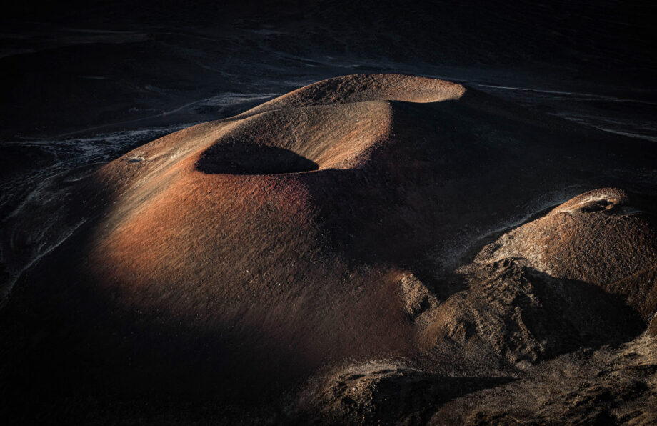 Land 01_Ancient-Cones-Mauna-Kea-Summit-scaled