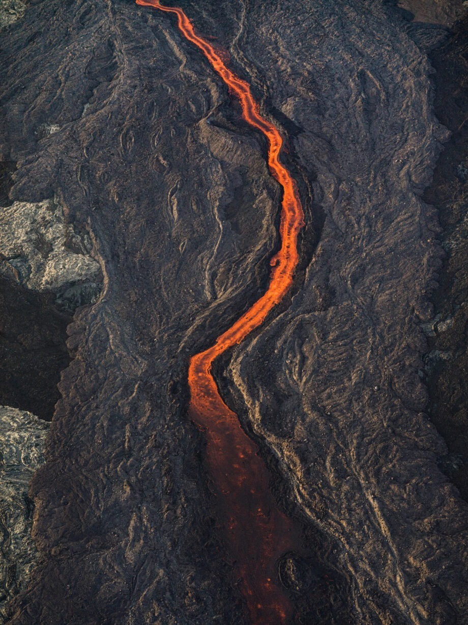 Mauna Loa 01_Mauna-Loa-Eruption-Dec-2022-scaled